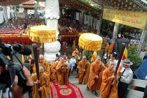 le cau an cau sieu khong mang mau sac huyen bi