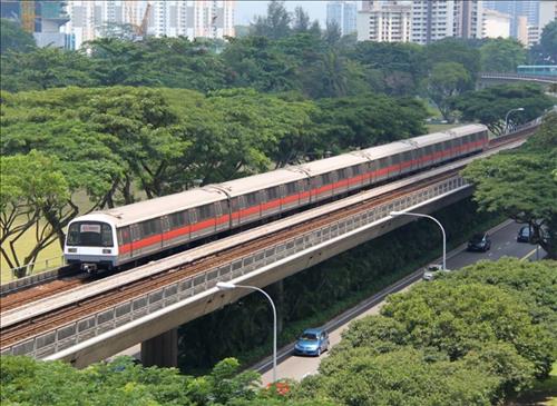 MRT Singapore va dong xu 1 do may man