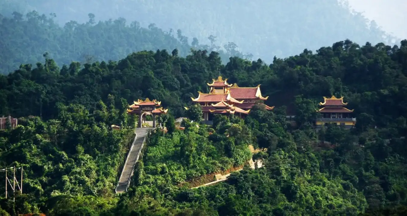 Núi yên tử nhìn từ trên cao