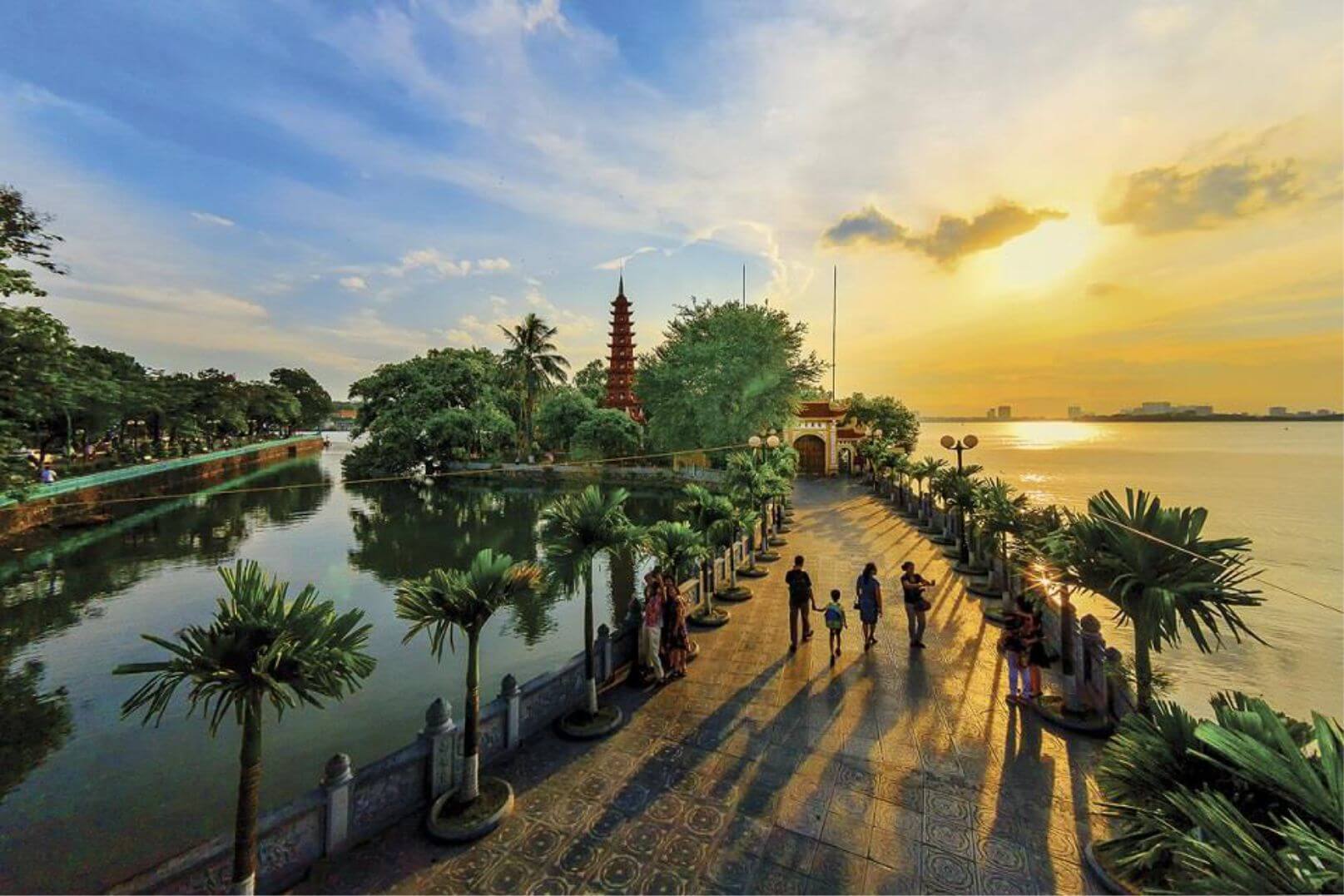 chùa Trấn Quốc lúc bình minh
