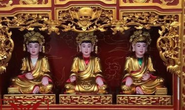 Tam Tòa Thánh Mẫu gồm những ai?