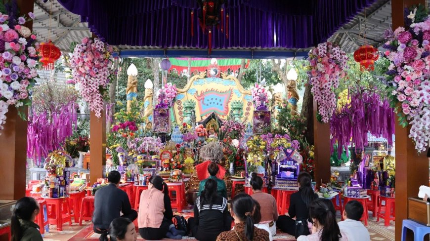 Lăng mộ Quan Hoàng Bảy tại Đền Đá Thiên