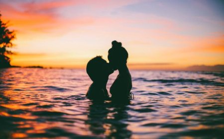 Nằm Mơ Thấy Được Hôn, Hôn Ai Đó - Giải Mã Ý Nghĩa Chi Tiết Nhất