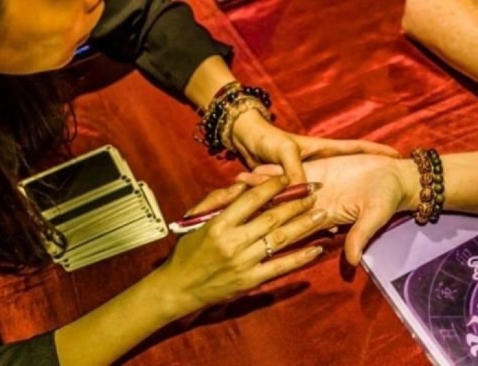 Nằm Mơ Thấy Thầy Bói - Giải Mã Ý Nghĩa Chi Tiết Nhất