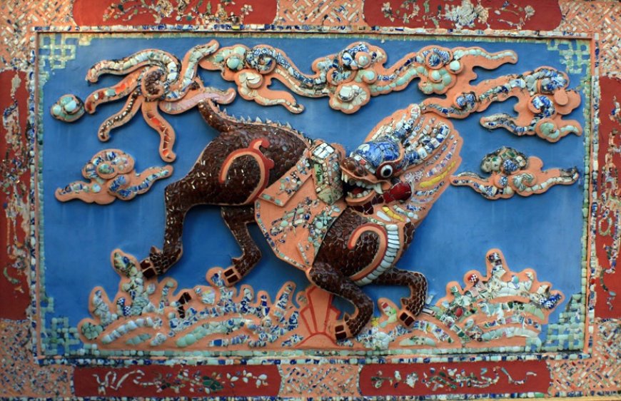 Long Mã Hà Đồ bằng gốm sứ